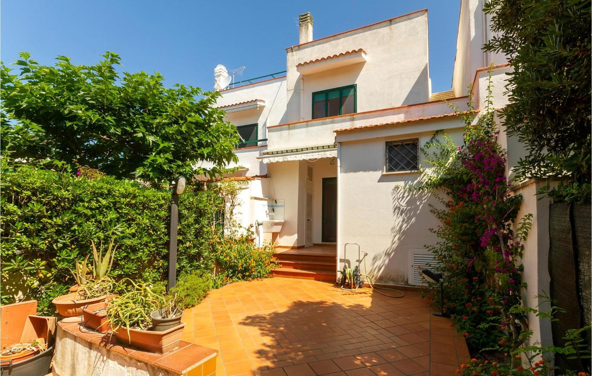 Awesome Home In Manduria With Kitchen מראה חיצוני תמונה