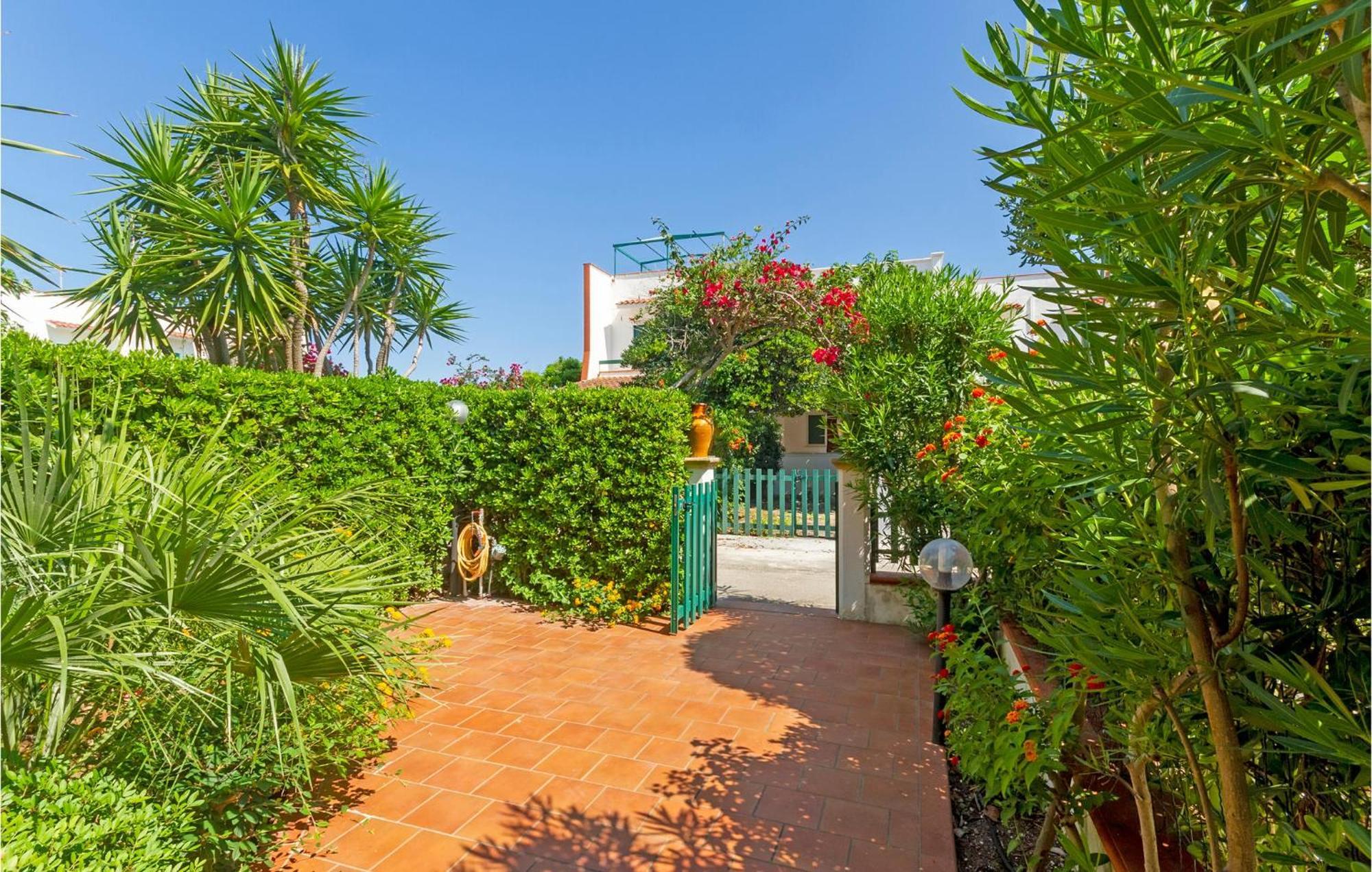 Awesome Home In Manduria With Kitchen מראה חיצוני תמונה