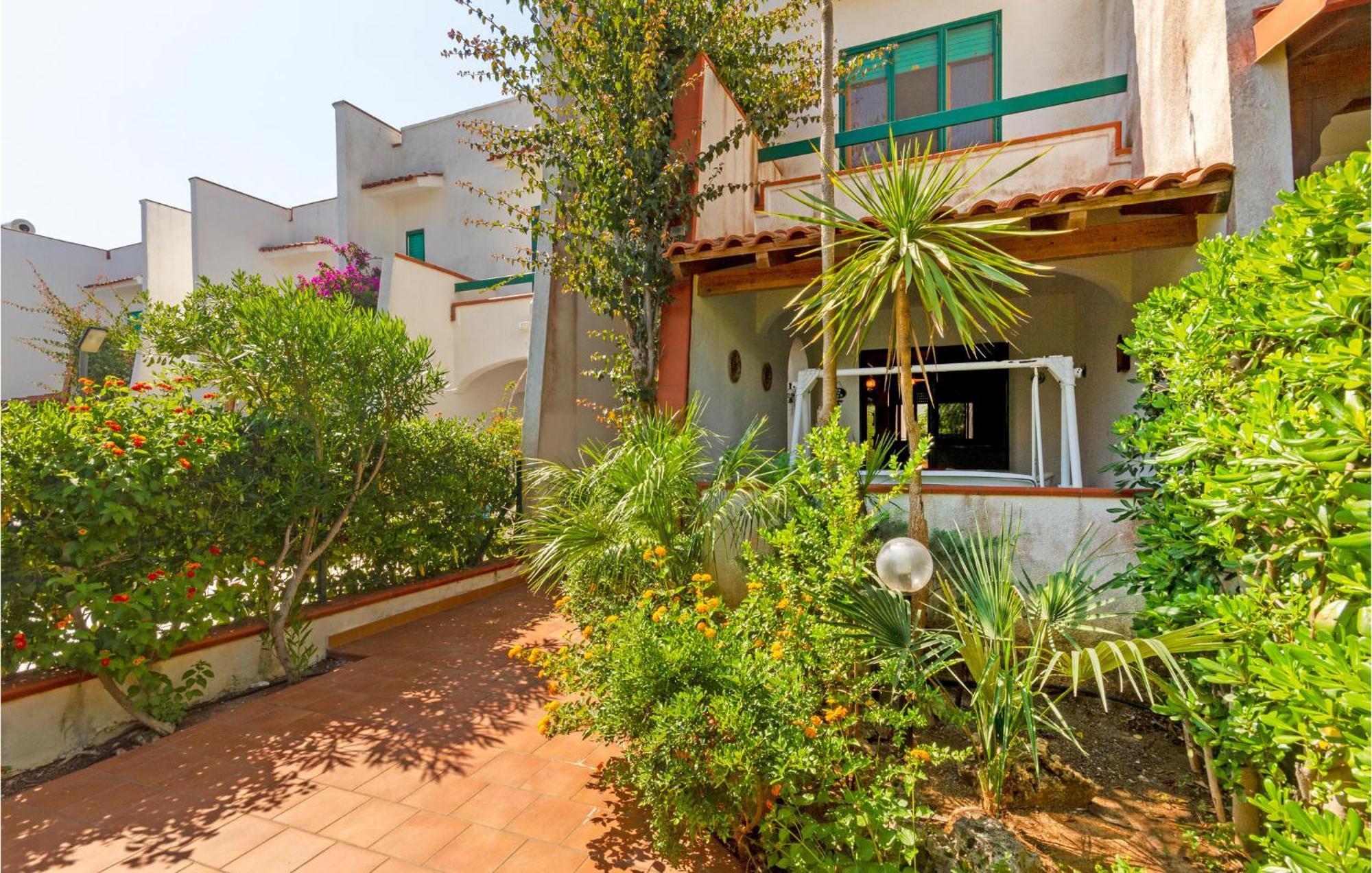 Awesome Home In Manduria With Kitchen מראה חיצוני תמונה